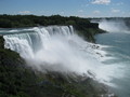 Widok na cały wodospad Niagara, wykonane z wieży widokowej znajdującej się po stronie Stanów Zjednoczonych. Fot. Magdalena Kołodziejska